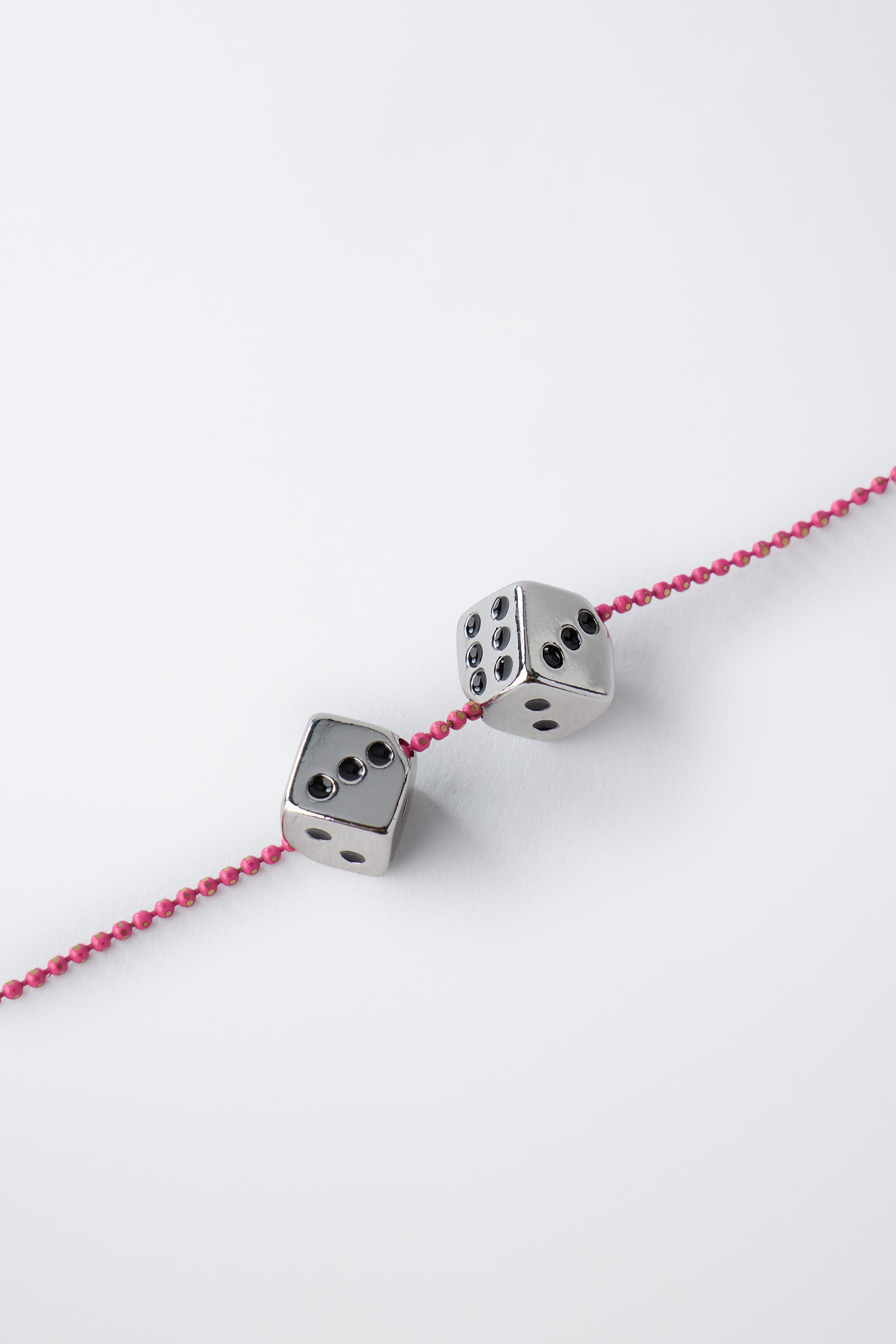 LOT DE DEUX COLLIERS DÉS ET ÉTOILE